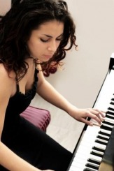 Уроки игры на фортепиано для взрослых и детей в Москве