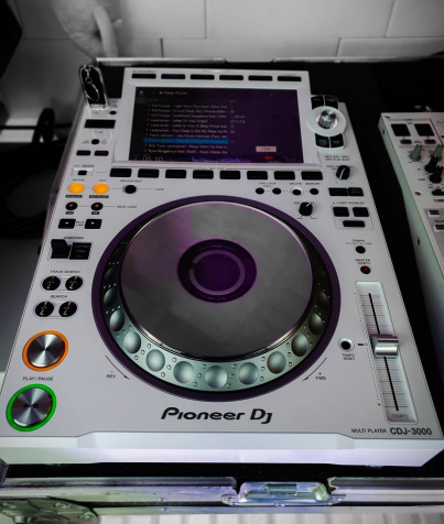 Pioneer DDJ-1000 Controller = 550EUR,  Pioneer DDJ-SX3 Controller = 550 EUR, Pioneer CDJ-3000 Professional DJ Multi Player = 1400 EUR  ,Pioneer DDJ-FLX6 DJ controller = 400 Euro ,  WHATSAPP : +27640608327